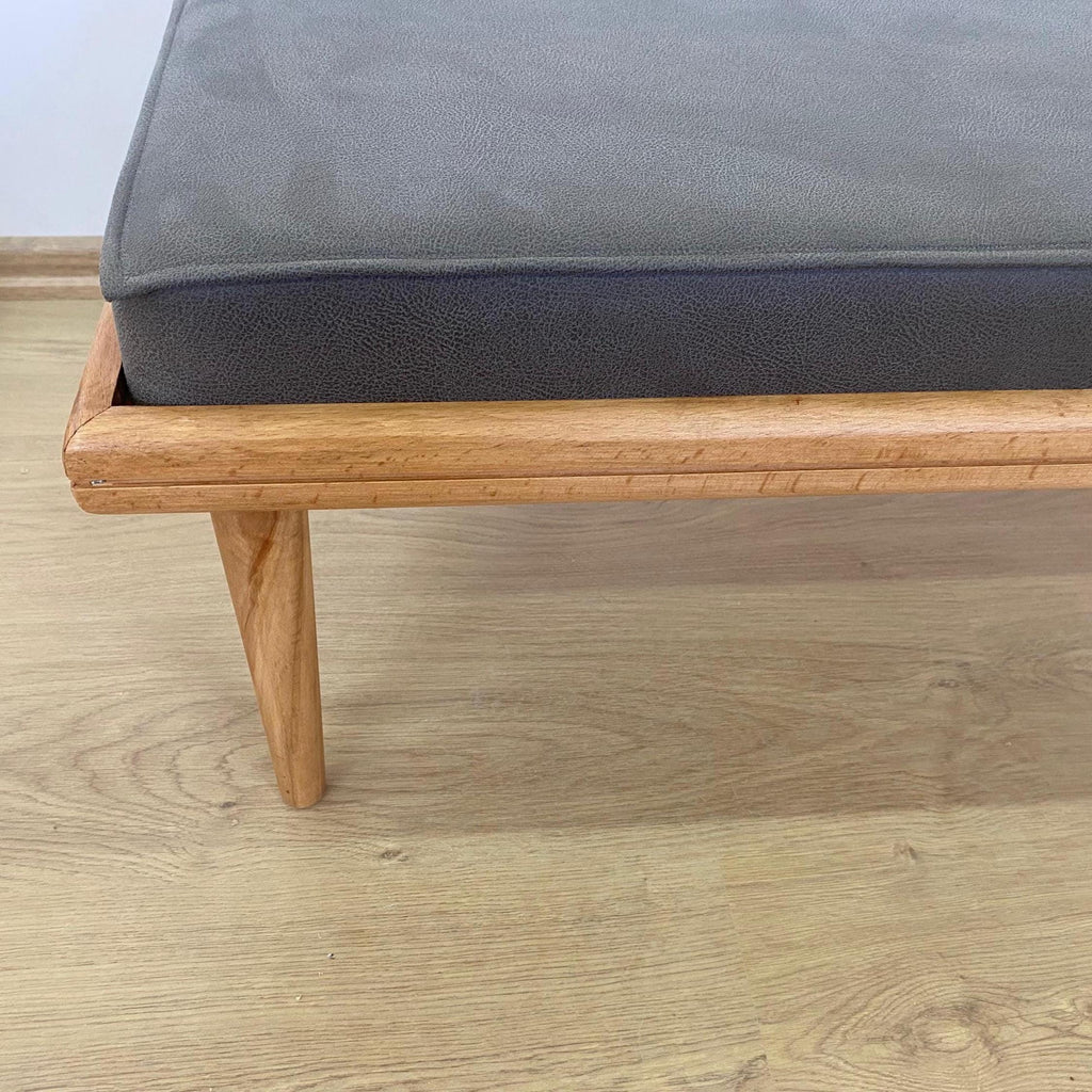 El Yapımı Ahşap Minderli Bench